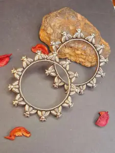 Crunchy Fashion Set Of 2 Silver-Plated Oxidised Asymmetric Bangles