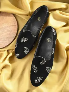 House of Pataudi Men Patterned Casual Mojaris Shoes