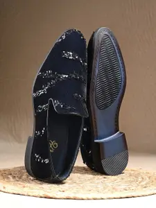 House of Pataudi Men Embroidered Casual Mojaris Shoes