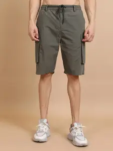 HIGHLANDER Men Green Mid-Rise Cotton Cargo Shorts