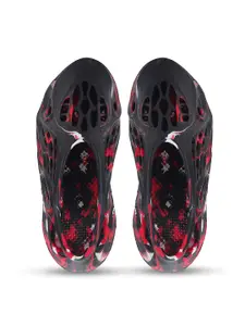CASSIEY Men Black & Red Printed Rubber Clogs
