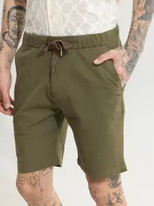 Snitch Men Green Mid-Rise Slim Fit Linen Shorts