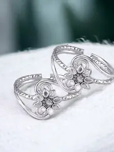 Taraash Set Of 2 925 Sterling Silver Silver Plated Floral Shaped Adjustable Toe Rings