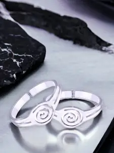 Taraash Set Of 2 92.5 Sterling Silver Cutwork Toe Rings