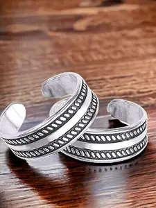 Taraash Set of 2 Silver-Plated Adjustable  Toe Rings