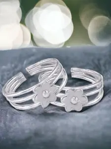 Taraash Set Of 2 925 Sterling Silver Floral Toe Rings