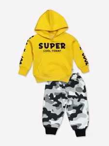 Moms Love Infants Boys Typographic Printed T-shirt With Trousers