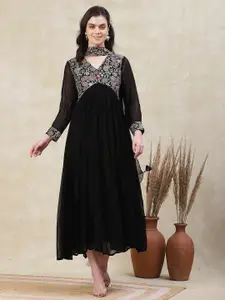 FASHOR Black Floral Embroidered Crepe Fit & Flare Maxi Dress