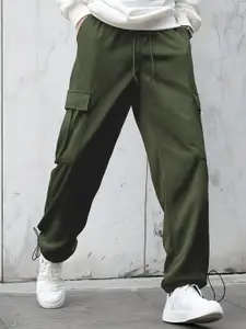 NOBERO Men Onyx Oversized Relaxed Fit Mid-Rise Joggers With Utility Box Pockets