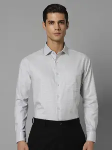Louis Philippe Spread Collar Slim Fit Checked Cotton Formal Shirt