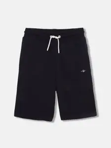 GANT Solid Mid-Rise Regular Fit Shorts