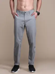 The Roadster Lifestyle Co. Men Grey IOMA Slim Fit Mid-Rise Easy Wash Chinos Trousers