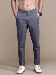 The Roadster Lifestyle Co. Men Grey IOMA Slim Fit Mid-Rise Easy Wash Chinos Trousers