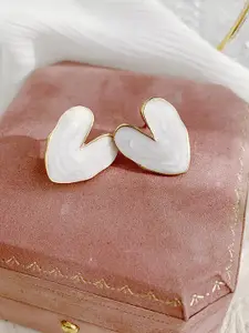 VAGHBHATT Heart Shaped Studs Earrings