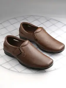 Egoss Men Textured Square Toe Leather Shoe-Style Sandals