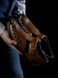 Egoss Textured Round Toe Leather Shoe-Style Sandals