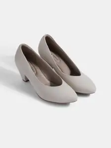 LEMON & PEPPER Pointed Toe Block Heeled Pumps