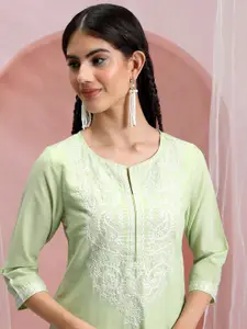 Vishudh Paisley Embroidered Thread Work Straight Kurta