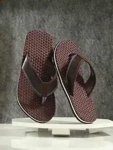 The Roadster Lifestyle Co. Men Textured Room Flip Flops