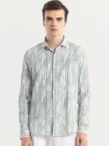 Snitch Green Classic Slim Fit Abstract Printed Casual Shirt