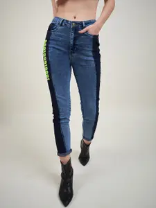 KASSUALLY Women Comfort Mid-Rise Light Fade Straight Fit Jeans