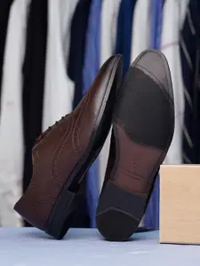 LOUIS STITCH 
Men Textured Formal Lace Up Brogue Shoes