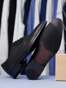 LOUIS STITCH 
Men Textured Formal Lace Up Oxford Shoes