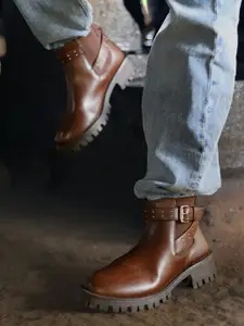 Monrow Women Heeled Buckle Detail Mid-Top Chelsea Boots