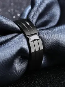 VIEN Men Titanium Plated CZ-Studded Finger Ring