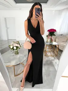StyleCast Black V-Neck Sleeveless Maxi Dress