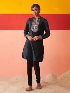 Lakshita Yoke Design Sequinned Embellished Mandarin Collar Velvet Straight Kurta