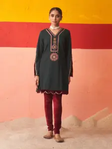 Lakshita Ethnic Motifs Embroidered Sequinned Woollen Kurta