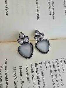 Binnis Wardrobe Silver-Plated Artificial Beads Contemporary Studs Earrings