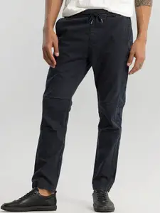 Snitch Men Navy Blue Tapered Fit Cargos Trousers