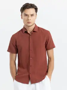 Snitch Red Self Design Classic Slim Fit Cotton Casual Shirt