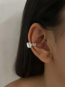 ISHKAARA Crystals-Studded Contemporary Ear Cuff