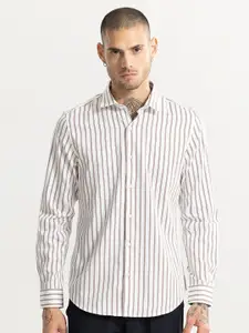 Snitch White Classic Slim Fit Striped Cotton Casual Shirt