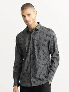 Snitch Men Grey Classic Slim Fit Printed Casual Shirt