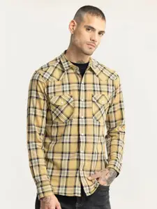 Snitch Men Yellow Classic Slim Fit Checked Casual Shirt
