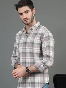 HERE&NOW Off-White Spread Collar Slim Fit Checked Casual Shirt