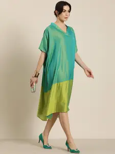 Qurvii Desi Colourblocked Kimono Sleeve Kaftan Midi Dress