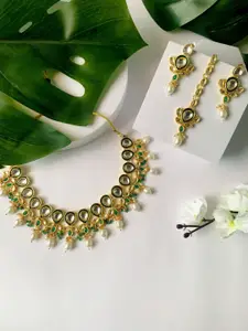I Jewels Gold-Plated Kundan-Studded & Pearl-Beaded Necklace & Earrings With Maang Tika
