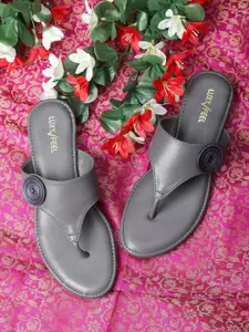 Luxyfeel Textured Open Toe Flats