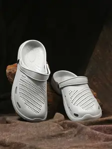 AfroJack Men Grey Self Design Croslite Clogs