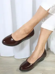 XE Looks Round Toe Wedge Heel Pumps