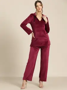 Qurvii Women Solid Velvet Top with Trousers