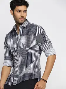 SHOWOFF Striped Standard Slim Fit Cotton Casual Shirt