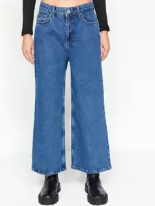 Trendyol Women Cropped Clean Look Cotton Jeans