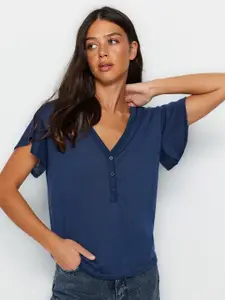 Trendyol V-Neck T-Shirt