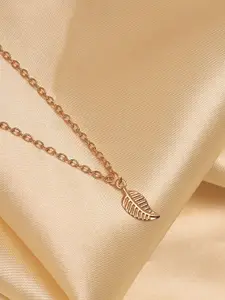 Ayesha Leaf Shaped Pendant With Chain